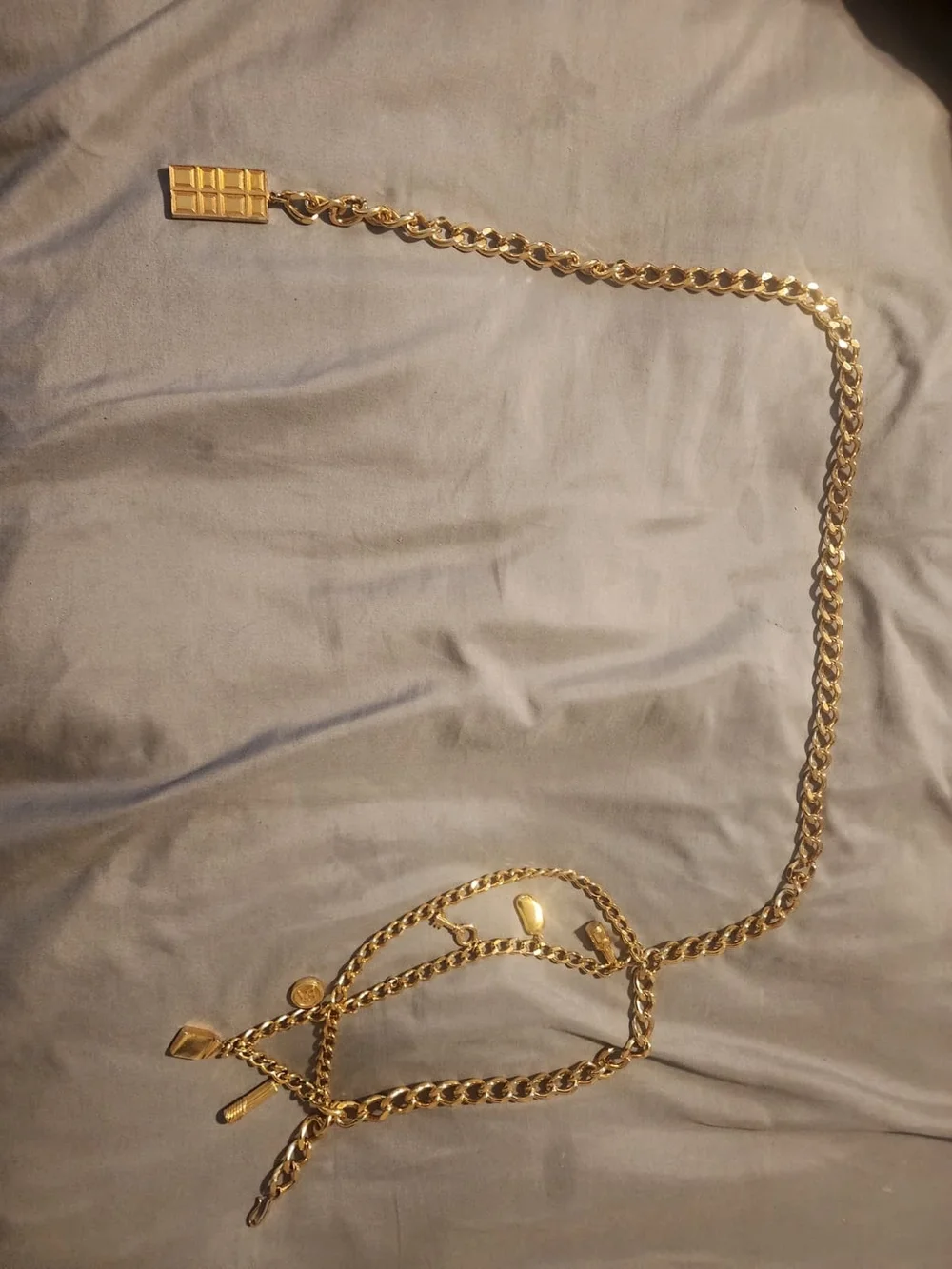vintage 1980s Elizabeth Arden gold-tone charm belt features a thick Cuban link
